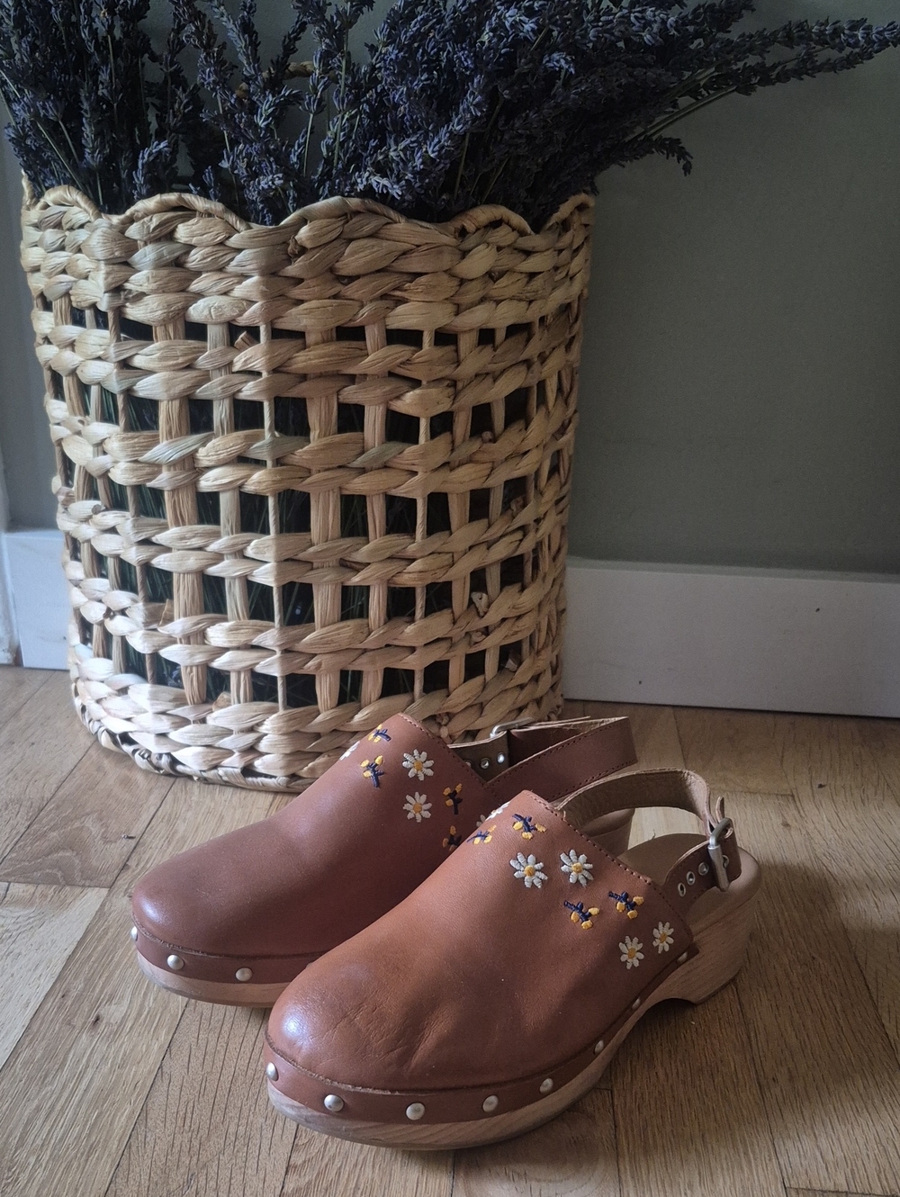 Zara Girls Brown Leather Floral Embroidered Clogs